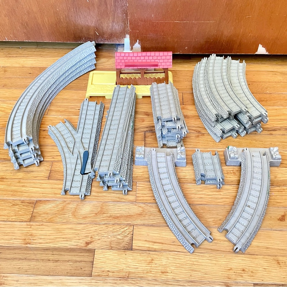 Thomas & Friends Trackmaster Tracks and Farmer McColl’s Farm Lot of 31 Pieces
